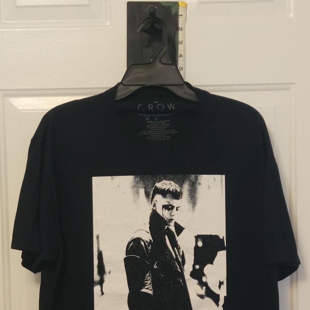 🐦‍⬛The Crow 2024 Movie Sword Portrait Graphic Tee NWOT 🐦‍⬛